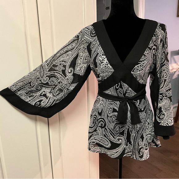 Paisley Tie-Waist Kimono Top B&W Bell Sleeve Asian Inspired - Picture 6 of 12